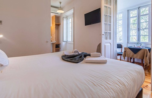 Santa Maria e Sao Miguel House | Discover Casa da Estefânea: Family-Friendly Self Check-In