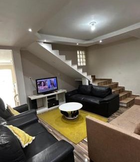 Aparecida House | Family Getaway Near Basilica: Pet & Child Friendly Home