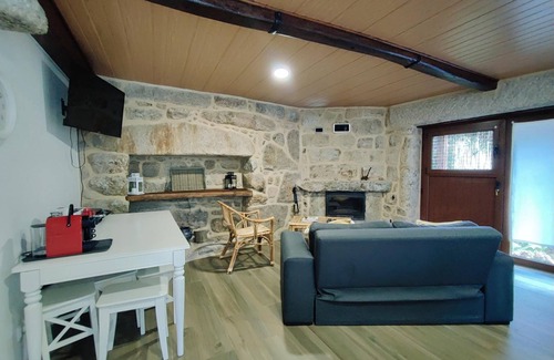 Melgaco Cottage | Relax at Casa da Figueira in Peneda Gerês National Park