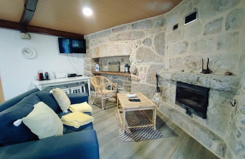 Melgaco Cottage | Relax at Casa da Figueira in Peneda Gerês National Park