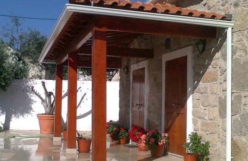 Gouveia House | Family-Friendly Retreat at Casa da Fonte Awaits You