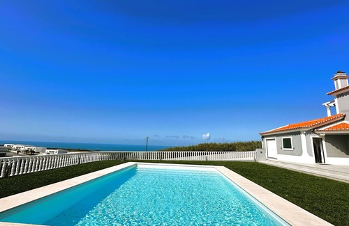 Atalaia Villa | Discover Casa da Luísa: Relax with Pool and Spa Amenities