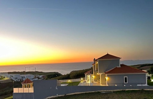 Atalaia Villa | Discover Casa da Luísa: Relax with Pool and Spa Amenities