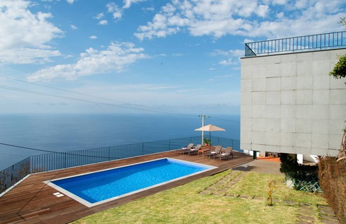 Paul do Mar House | Oceanview Retreat at Casa da Manta - Rated 10/10