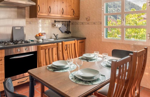 Santana Villa | Casa Da Olides: Mountain View Retreat with Balcony & Wi-Fi