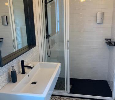 Poio House | Casa da Oliveira: Guest Rated 9.7, Pet-Friendly Oasis
