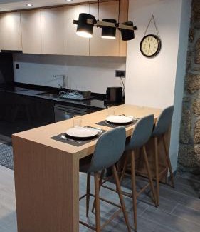Seia House | Visit Casa da Póvoa: 4-Star Stay with Family-Friendly Dining