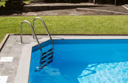 Faial House | Casa da Pedra: Oceanfront Retreat with Pool & 9.2/10 Rating