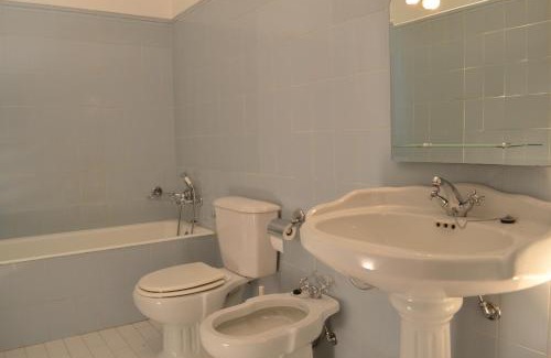 Alvoco da Serra House | Budget-Friendly Stay at Casa da Ponte - Rated 8.7/10