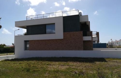 Porto Covo House | Oceanfront Casa da Praia: 4-Star Family-Friendly Retreat