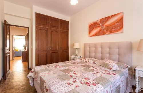 Costa de Caparica Apartment | Oceanfront Retreat at Casa da Praia with Pool & Views