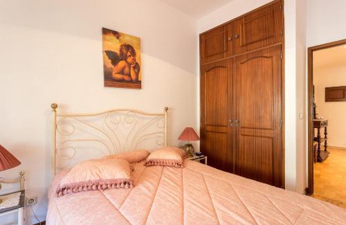 Costa de Caparica Apartment | Oceanfront Retreat at Casa da Praia with Pool & Views