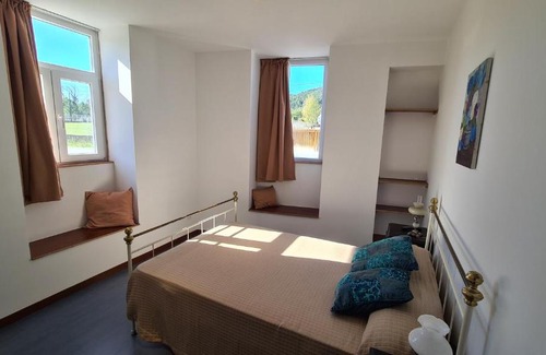 Macas de Dona Maria Apartment | Welcoming Casa da Professora: Pet & Child Friendly Retreat