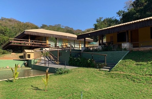 Agua Limpa House | Inviting Casa da Rosa with Pool & Lake View in Lago das Brisas