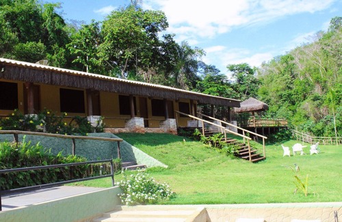 Agua Limpa House | Inviting Casa da Rosa with Pool & Lake View in Lago das Brisas