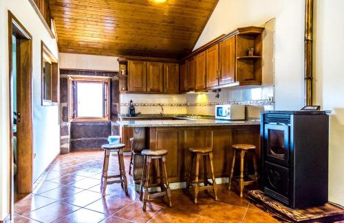 Parada House | Explore Casa Da Russa: A Pet-Friendly Mountain Retreat