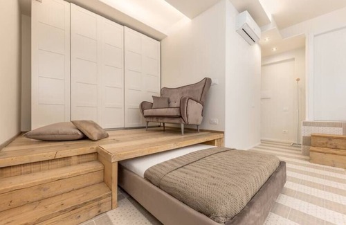 Zona Solari Apartment | Discover Casa da Suite Icona 5: Family-Friendly Retreat