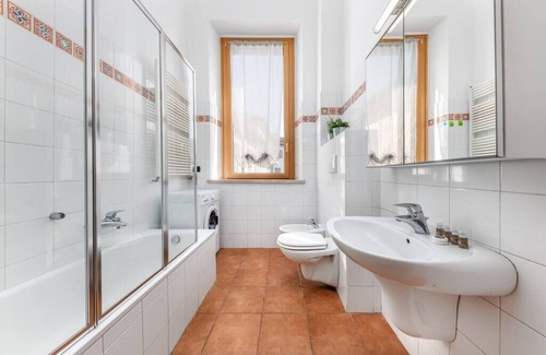 Mazzo Apartment | Pet-Friendly Retreat at Casa da Suite Rho Grossi A