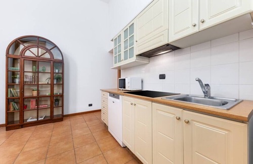Mazzo Apartment | Pet-Friendly Retreat at Casa da Suite Rho Grossi A