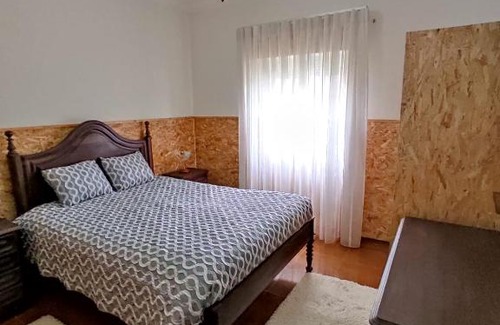 Famalicao House | Pet and Child-Friendly Stay at Casa da Tia Maria