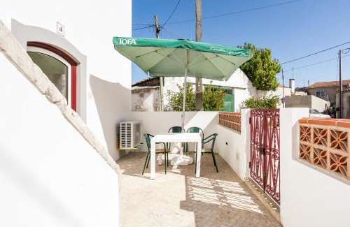 Carvalhal Benfeito House | Discover Family-Friendly Comfort at Casa da Varanda
