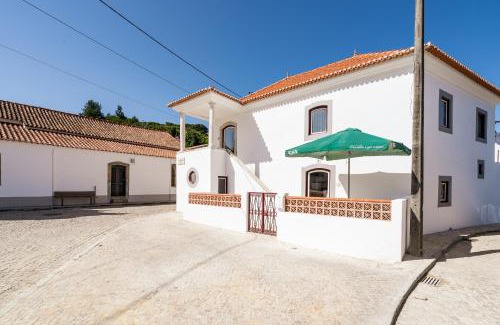 Carvalhal Benfeito House | Discover Family-Friendly Comfort at Casa da Varanda