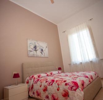 Livorno Apartment | Cozy Casa Dafne: Oceanfront Stay with Pet-Friendly Perks