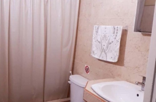El Vedado Hotel | Family-Friendly Casa Dairy y Erich with Kitchen & Breakfast