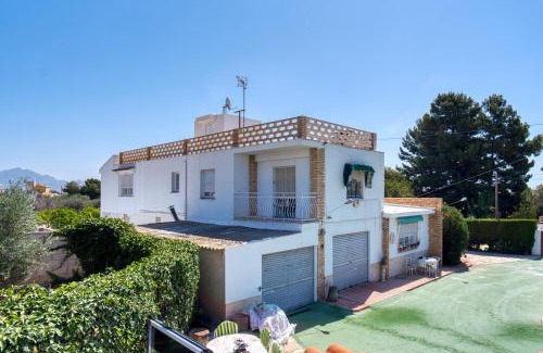 San Vicente del Raspeig Ski Chalet | Unforgettable Stays at Casa Dakota - Rated 10/10 with Pool