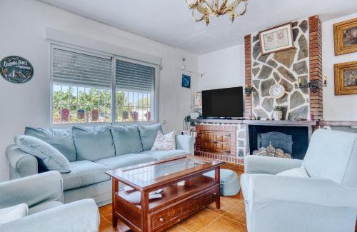 San Vicente del Raspeig Ski Chalet | Unforgettable Stays at Casa Dakota - Rated 10/10 with Pool