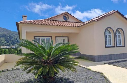 Furnas House | Family-Friendly Retreat at Casa das Caldeiras