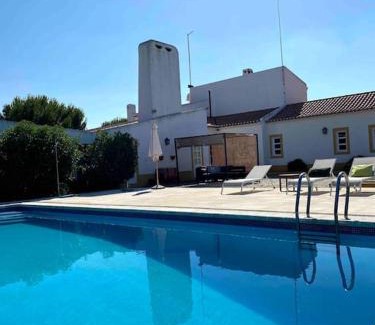 Monforte Villa | Casa das Clarinhas: Family-Friendly Retreat with Pool