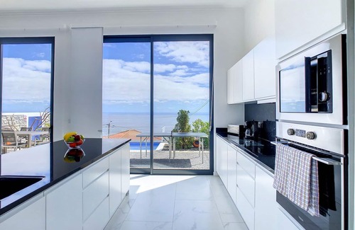 Estrela da Calheta House | Discover Casa das Flores: Relaxing Retreat with Family Amenities