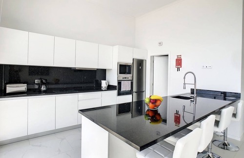 Estrela da Calheta House | Discover Casa das Flores: Relaxing Retreat with Family Amenities