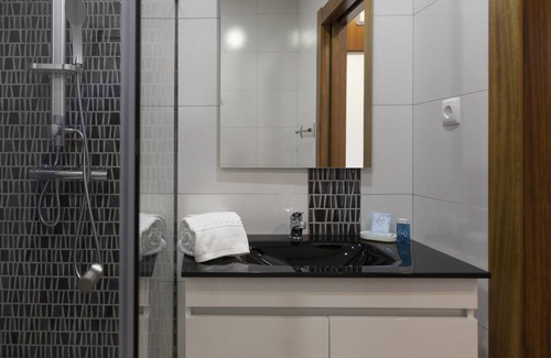 Vouzela House | Inviting Casa das Origens: 4-Star with Pool & Spa Amenities