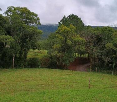 Doutor Pedrinho House | Cozy Casa das Palmeiras: Pet & Child Friendly Retreat