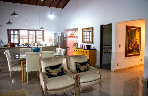 Tatui Cottage | Discover Comfort at Casa das Palmeiras - Pet Friendly Oasis
