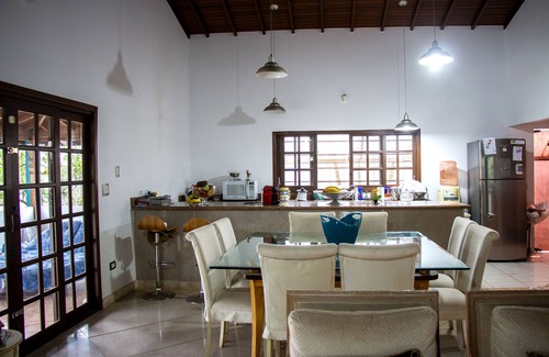 Tatui Cottage | Discover Comfort at Casa das Palmeiras - Pet Friendly Oasis