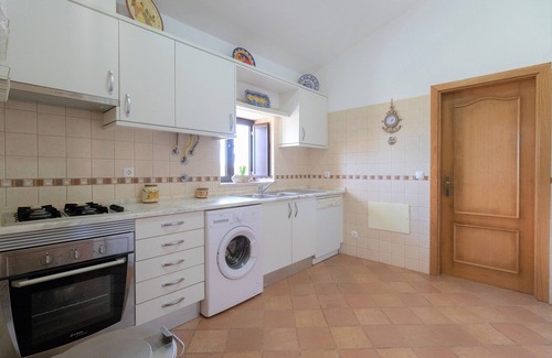 Silves Villa | Discover Casa das Pedrinhas: Pet-Friendly Retreat with Pool