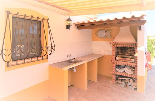 Silves Villa | Discover Casa das Pedrinhas: Pet-Friendly Retreat with Pool
