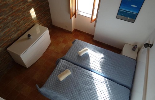 Moncarapacho e Fuseta House | Inviting Casa Das Romãs: Oceanfront Stay with Pool