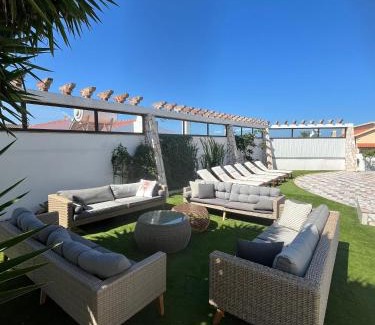 Barril de Baixo Villa | Experience Casa das Rosas: 4-Star Oceanfront Escape
