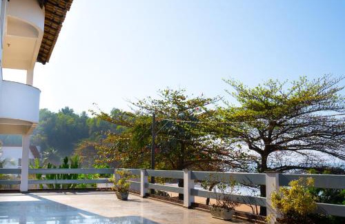 Iriri Villa | Inviting Casa de Santa Helena with Pool and Ocean Views