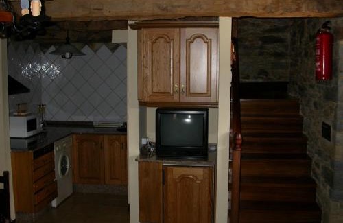 San Martin de Oscos Ski Chalet | Top-Rated Family Haven: Casa de Alba Awaits You