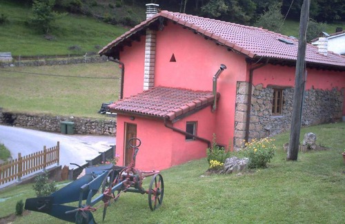 La Roza House | Pet-Friendly Casa De Aldea Fonfria with Outstanding Reviews