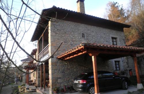 Cangas de Onis House | Discover Casa de Aldea La Ablanera: Pet-Friendly Retreat