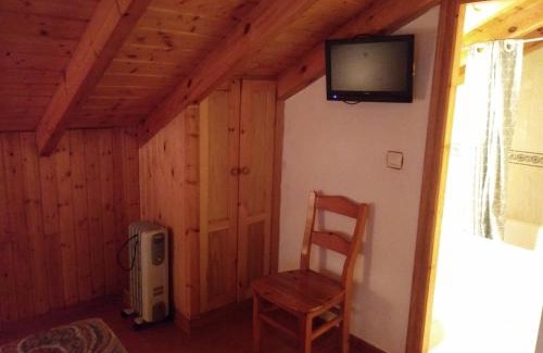 Cangas de Onis House | Discover Casa de Aldea La Ablanera: Pet-Friendly Retreat