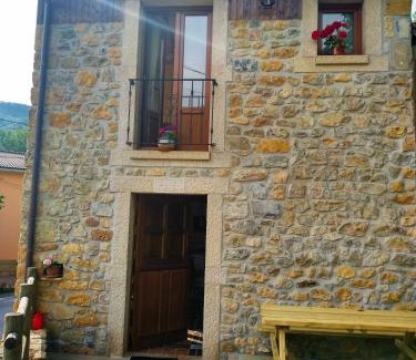 Soto de Cangas House | Discover Casa de Aldea La Xunta: 4-Star Family Getaway