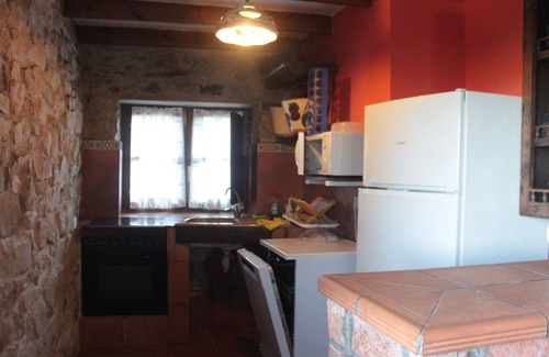 Tresvilla Cottage | Discover Casa de Aldea Peña Crespa: Ideal for 10 Guests