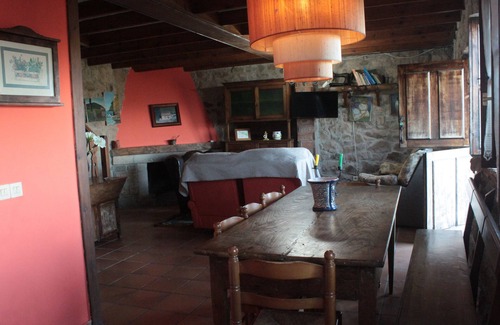 Tresvilla Cottage | Discover Casa de Aldea Peña Crespa: Ideal for 10 Guests